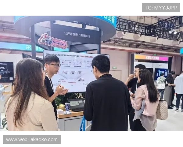 平台生态更加开放，第三方开发者通过接口接入服务