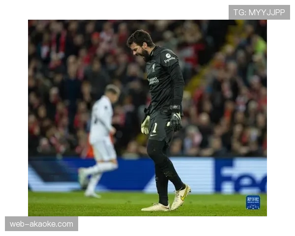 特写:维尼修斯突破造点,随后亲自主罚命中扳平比分 特写:维尼修斯突破造点,随后亲自主罚命中扳平比分